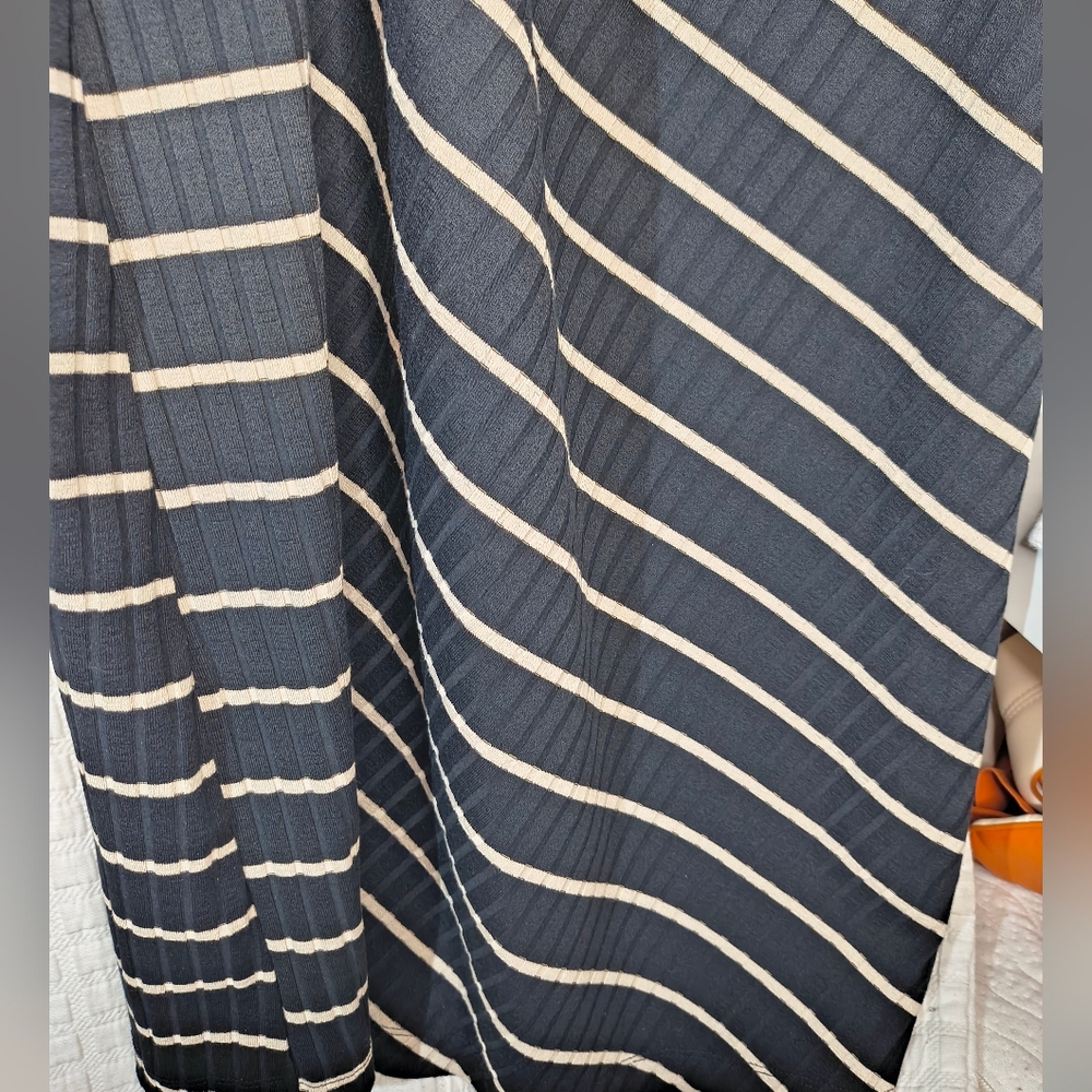 Evereve Black and Cream Striped Tie-Waist Sleeveless Midi Dress - Picture 4 of 11